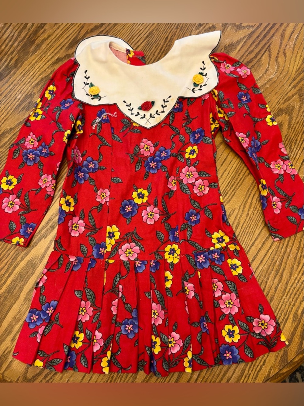 Girls' Red Floral Long-Sleeve Dress with Decorative Collar Vintage